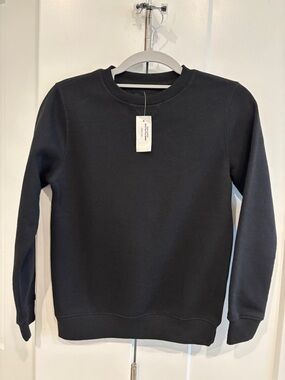 Black Crewneck Pullover. Size S